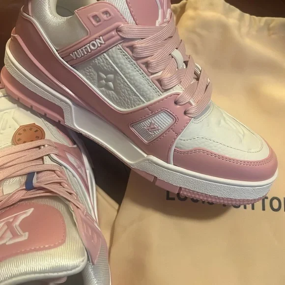 Pink sneaker - Picture 3 of 9